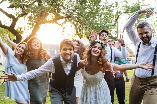Consejos para ahorrar en tu boda 1 istockphoto 966953294 170667a